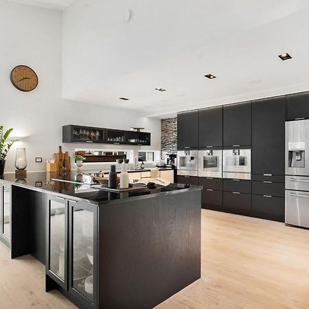 High-End Villa Sentralt I トロムソ エクステリア 写真