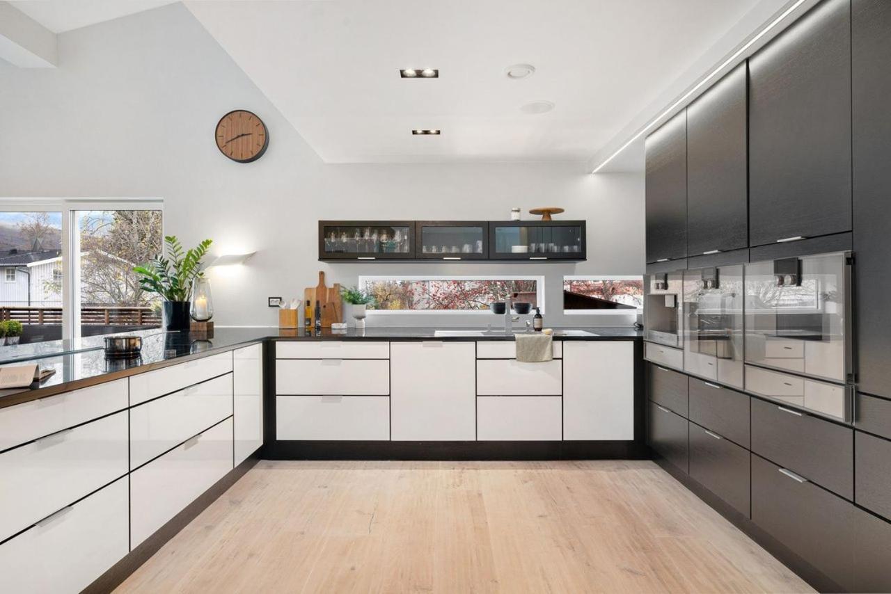 High-End Villa Sentralt I トロムソ エクステリア 写真