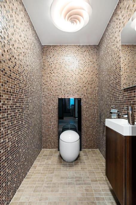High-End Villa Sentralt I トロムソ エクステリア 写真